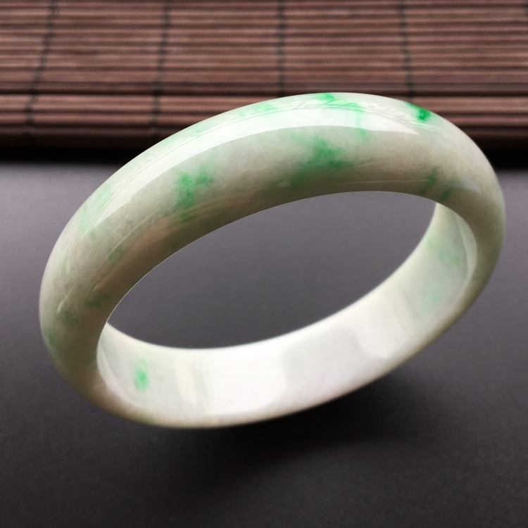 (超值推荐)糯冰种飘阳绿手镯(58.4mm)