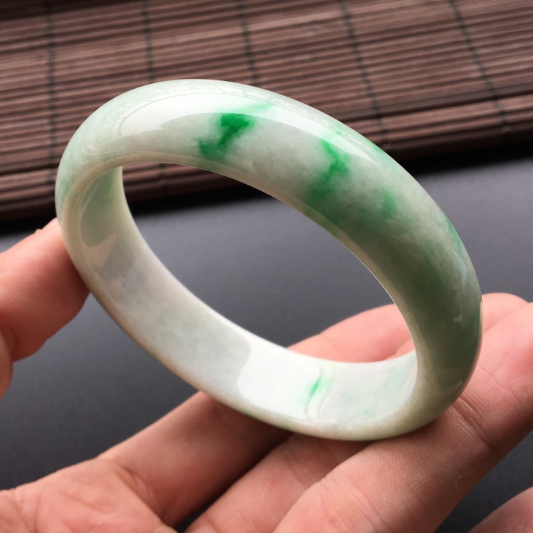 (超值推荐)糯冰种飘阳绿手镯(58.4mm)