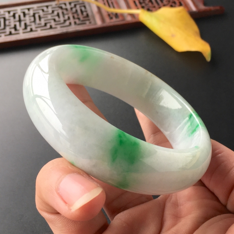 (超值推荐)糯冰种飘翠手镯(61mm)