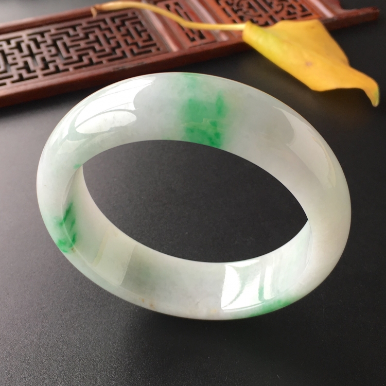 (超值推荐)糯冰种飘翠手镯(61mm)