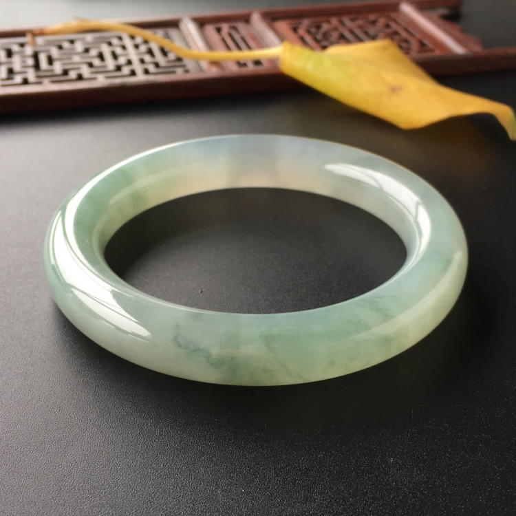 (超值推荐)糯冰种晴水略飘花圆条手镯(58mm)