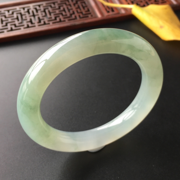 (超值推荐)糯冰种晴水略飘花圆条手镯(58mm)