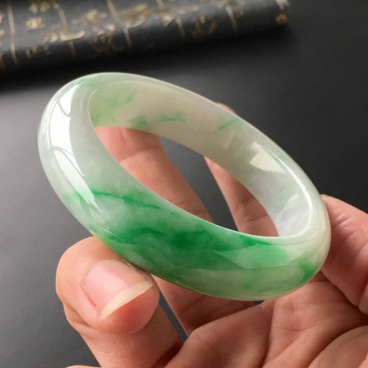(超值推荐)糯冰种飘翠手镯(56.6mm)