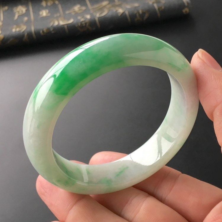 (超值推荐)糯冰种飘翠手镯(56.6mm)