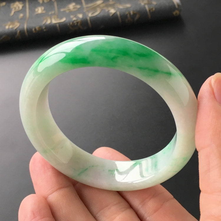 (超值推荐)糯冰种飘翠手镯(56.6mm)