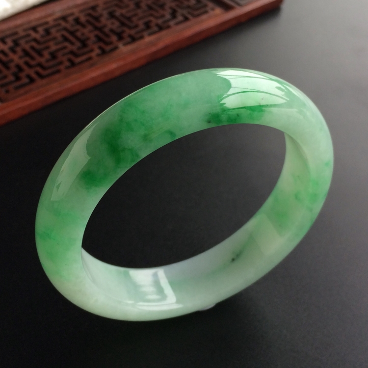 (超值推荐)糯冰种飘翠手镯(56.5mm)