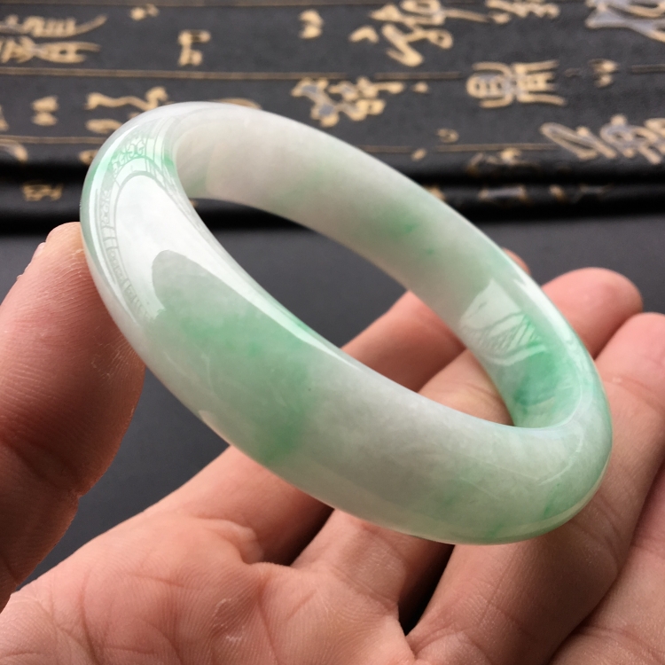 (超值推荐)糯冰种飘翠手镯(54.8mm)