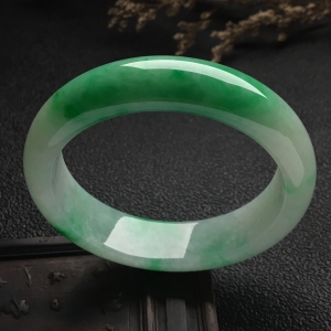 （超值推荐）糯冰种飘翠手镯（54mm）