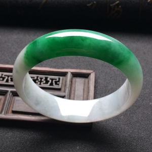 （超值推荐）糯冰种飘翠手镯（54.8mm）