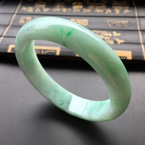 (超值推荐)糯冰种飘翠手镯(58.3mm)