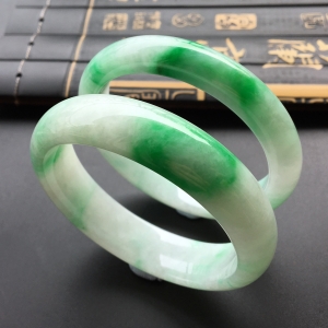 (超值推荐)糯冰种飘阳绿手镯(54.3mm/55mm)单价