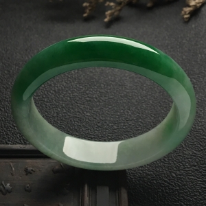 （超值推荐）糯冰种翠色手镯（56.5mm）