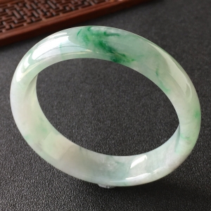 (超值推荐)糯冰种飘翠手镯(57mm)