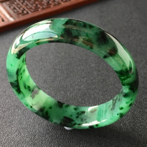 (超值推荐)糯冰种廯加绿手镯(58.3mm)