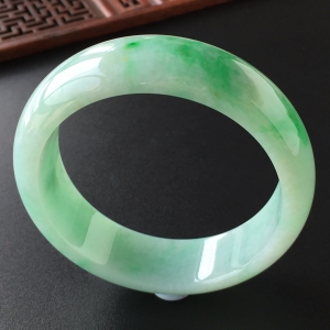 (超值推荐)糯冰种飘翠手镯(56.6mm)