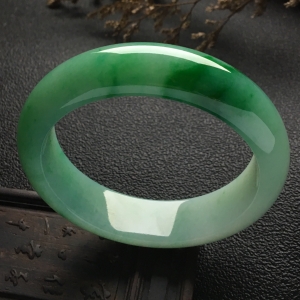 （超值推荐）糯冰种飘翠手镯（58mm）