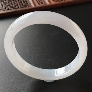 (超值推荐)糯冰种淡晴水手镯(55.2mm)
