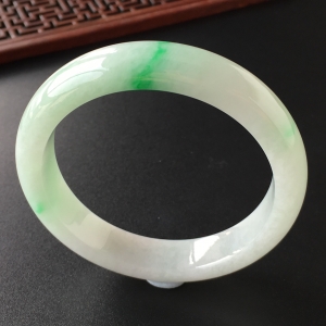 (超值推荐)糯冰种飘翠手镯(54.6mm)
