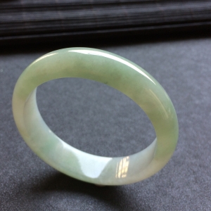（超值推荐）糯冰种淡晴水手镯（58.7mm）
