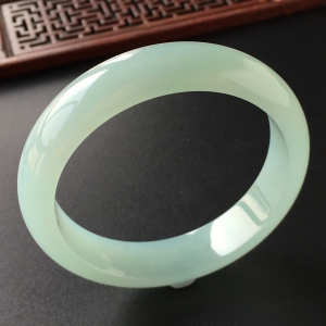 (超值推荐)糯冰种晴水手镯(57mm)