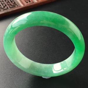 (超值推荐)糯冰种翠色手镯(54.7mm)