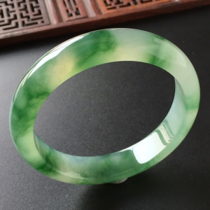 (超值推荐)冰种飘绿花手镯(57.3mm)