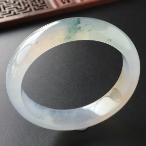 (超值推荐)冰种飘花略带黄翡手镯(55.5mm)