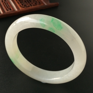 (超值推荐)糯冰种飘翠手镯(56.2mm)