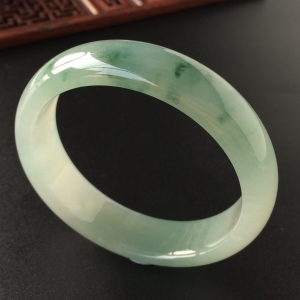 (超值推荐)糯冰种飘花手镯(52.8mm)