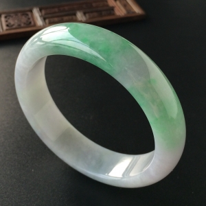 (超值推荐)糯冰种飘翠手镯(58.2mm)