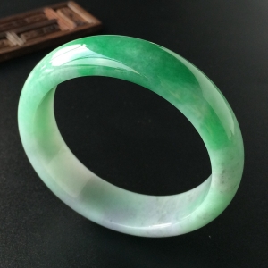 (超值推荐)糯冰种飘翠手镯(55.6mm)