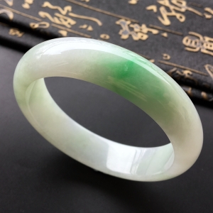 (超值推荐)糯冰种飘翠手镯(57.1mm)