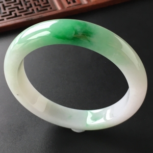 (超值推荐)糯冰种飘翠手镯(56.6mm)