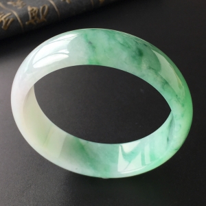 (超值推荐)糯冰种飘花手镯(58.2mm)