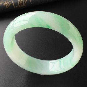 (超值推荐)糯冰种飘翠手镯(57.3mm)