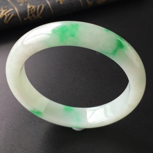 (超值推荐)糯冰种飘翠手镯(54.5mm)