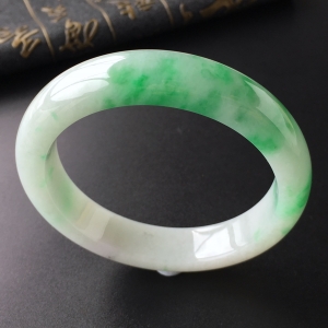 (超值推荐)糯冰种飘翠手镯(58mm)