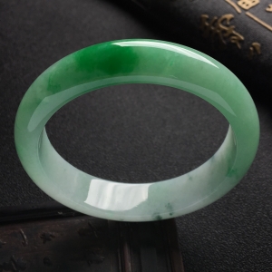 （超值推荐）糯冰种飘翠手镯（55.2mm）