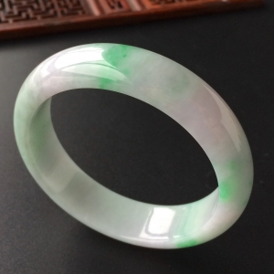(超值推荐)糯冰种淡春带彩手镯(56mm)