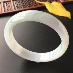 (超值推荐)糯冰种晴水略飘花手镯(65mm)