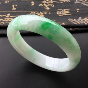 (超值推荐)糯冰种飘翠手镯(54.8mm)