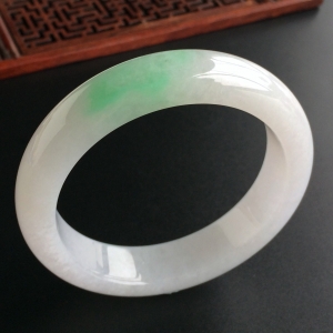 (超值推荐)糯冰种飘翠手镯(56.5mm)