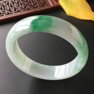 (超值推荐)糯冰种飘翠手镯(59.7mm)