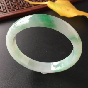 (超值推荐)糯冰种飘翠手镯(54mm)