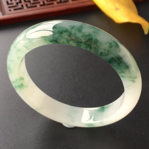 (超值推荐)糯冰种飘花手镯(58.7mm)