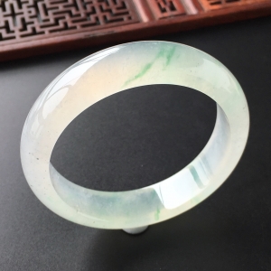 (超值推荐)冰种飘绿花手镯(53.8mm)