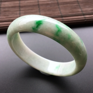 (超值推荐)糯冰种飘阳绿手镯(58.4mm)