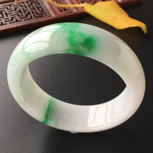 (超值推荐)糯冰种飘翠手镯(61.1mm)