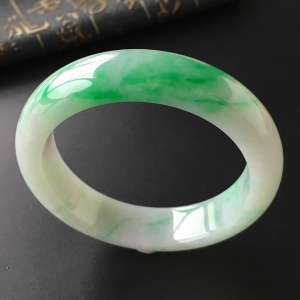 (超值推荐)糯冰种飘翠手镯(56.6mm)