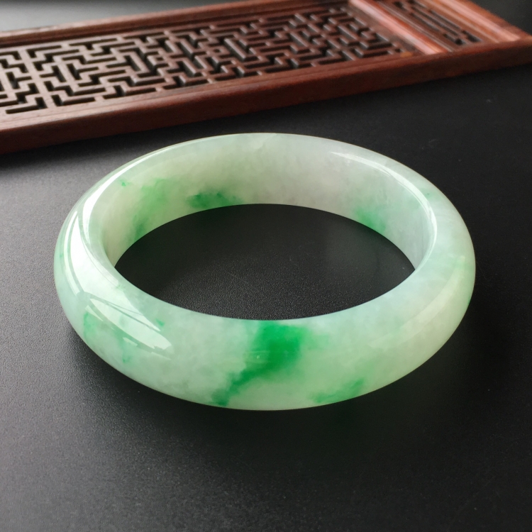 (超值推荐)糯冰种飘翠手镯(54.8mm)